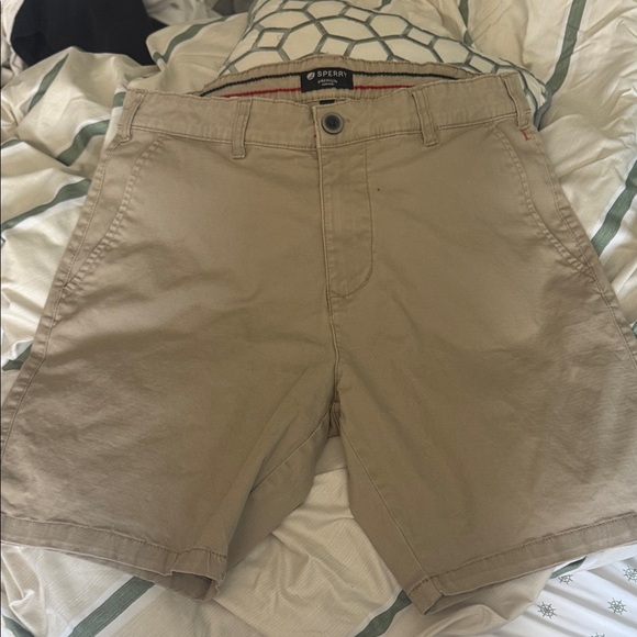 Sperry Men's Khaki Flat Front Shorts - Picture 1 of 5